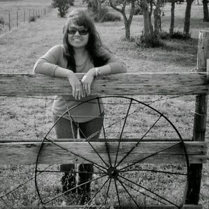 Meet your Posher, Lina